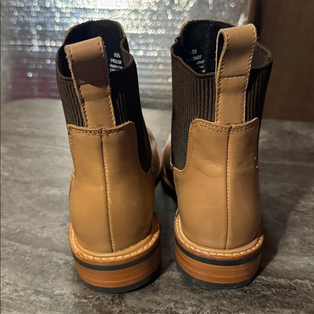 NISOLO Carmen Chelsea Boot 2.0
4.8 Almond Tan Chelsea Boots - Picture 4 of 7